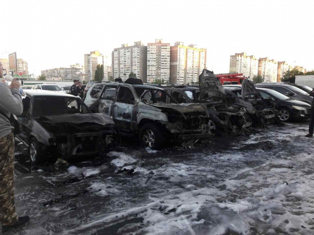 Полиция Киева не исключает, что в инциденте на автостоянке имел место поджог