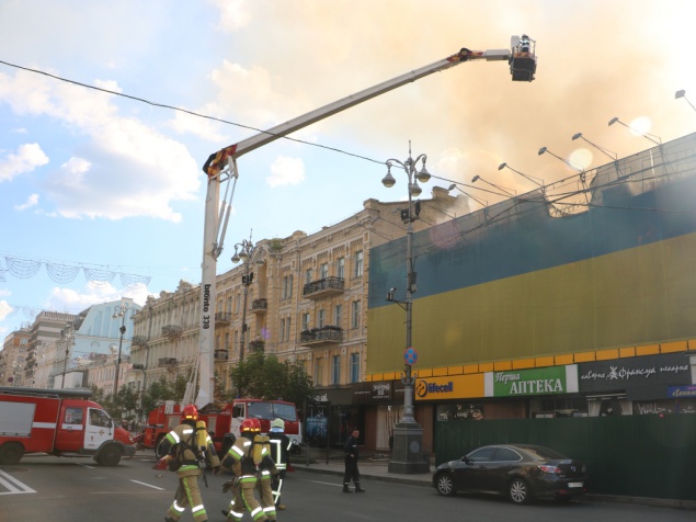 ГСЧС: Пожар в Киеве на улице Крещатик ликвидирован (фото, видео)