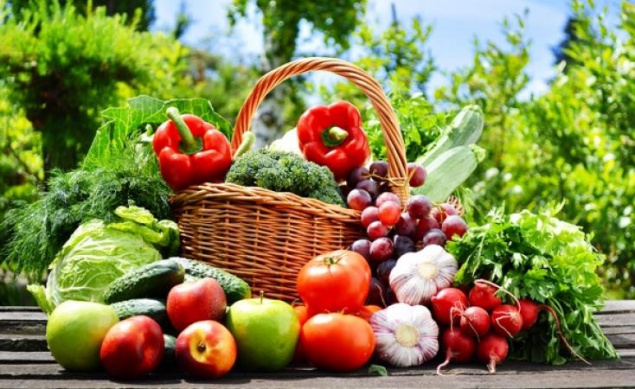 В четверг в восьми районах Киева будут торговать овощами и фруктами (адреса)
