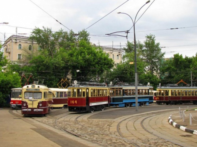 Из-за “Парада трамваев” в Киеве в маршруты общественного транспорта внесены изменения (схемы)