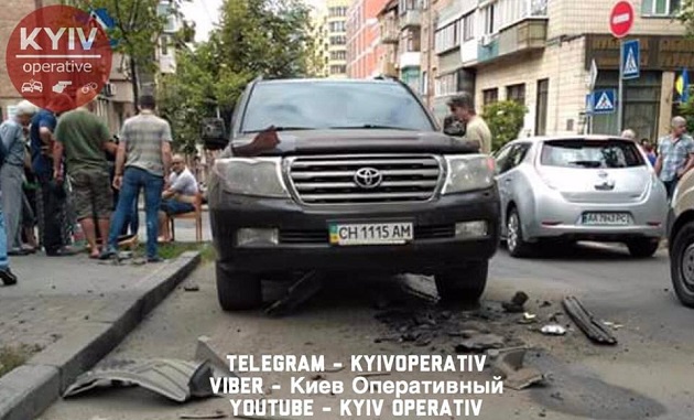 В салоне джипа в Киеве прогремел взрыв - есть пострадавший (фото)