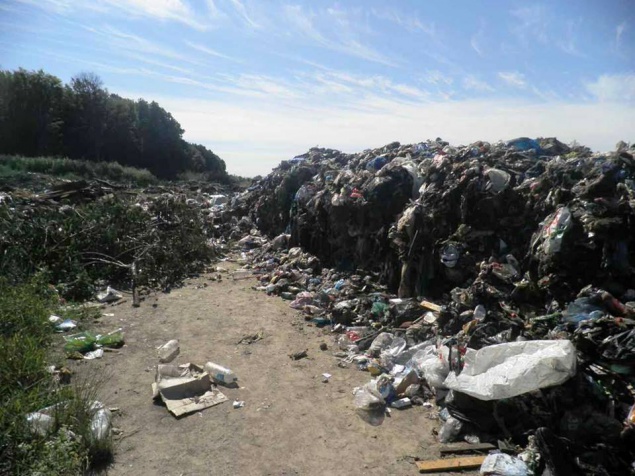 На Киевщине появилось еще 40 тонн львовского мусора (фото)
