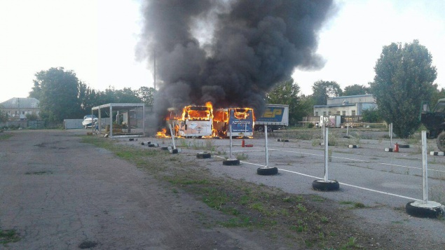 В Борисполе из-за детских игр сгорело два автобуса
