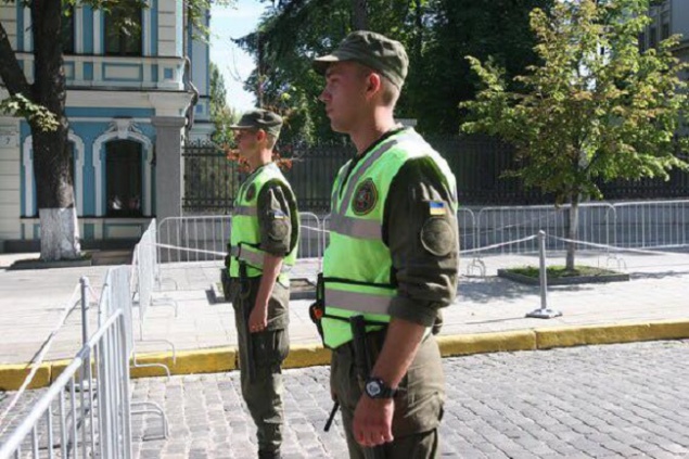 Полиция усилила охрану правительственного квартала в Киеве - прибыл генсек НАТО (фото)