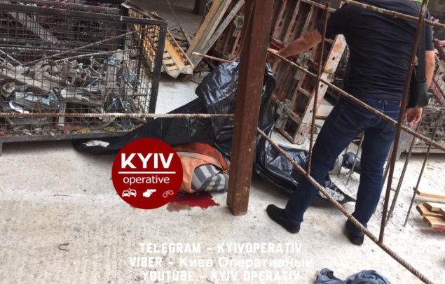 В Киеве насмерть разбился строитель, упав с многоэтажки (фото)