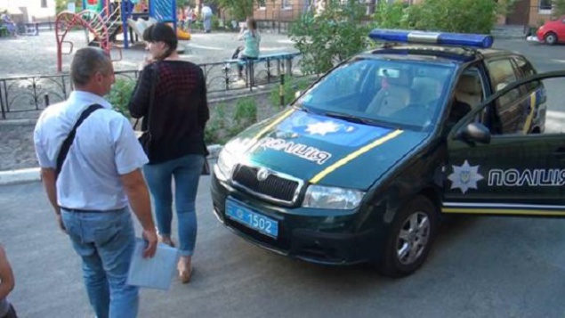 В Дарницком районе столицы усмирять домашних дебоширов приезжает “Полина” (фото, видео)