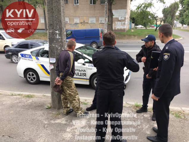 В Киеве подростка ударили ножом в ягодицы за неаккуратное высказывание (фото)