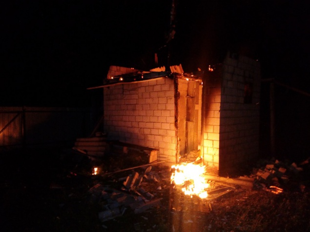 В Белоцерковском районе ночью дотла сгорела баня (фото)