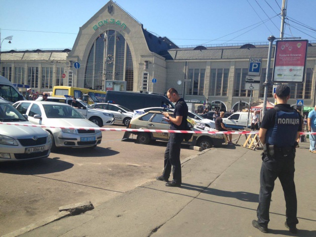 Возле “МакДональдса” на железнодорожном вокзале в Киеве расстреляли трех человек (фото)