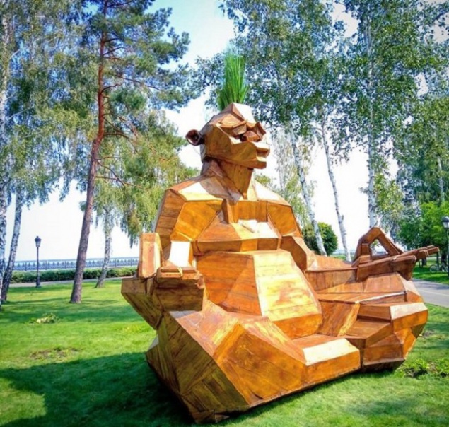 В Межигорье появился памятник Януковичу (фото)