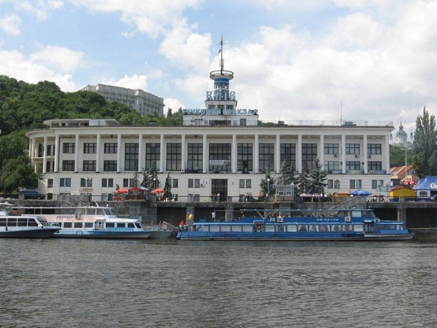 В Киевском речном порту растаможить груз скоро можно будет круглосуточно