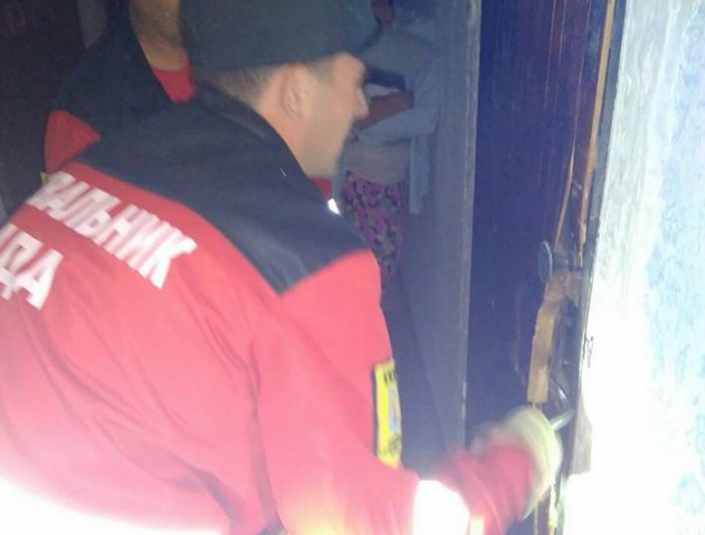 За три дня столичные спасатели 7 раз выезжали на деблокирование дверей (фото)