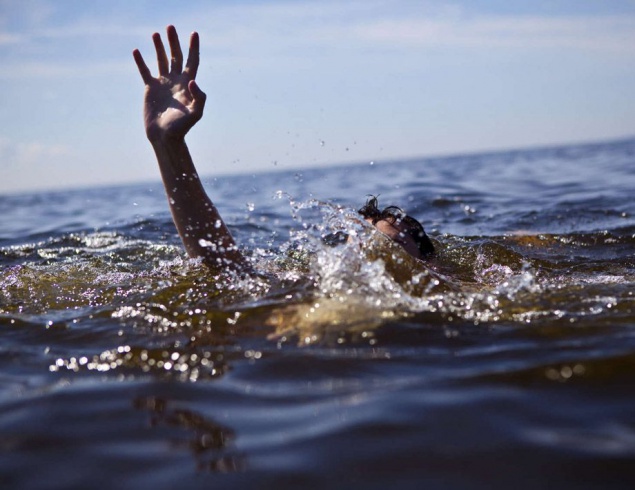 В пруду на Киевщине погиб 17-летний парень