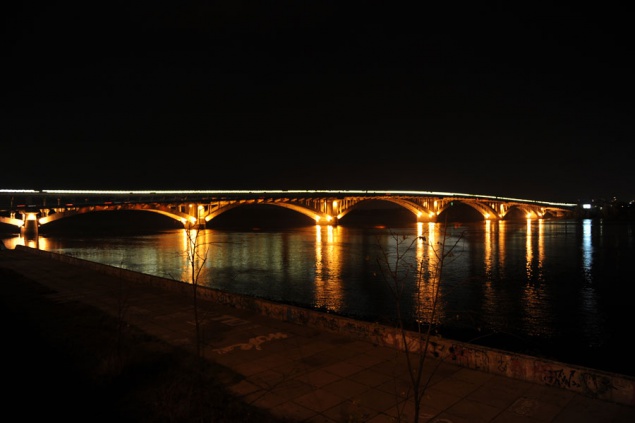 У моста Метро будет новое освещение почти за 12 млн гривен
