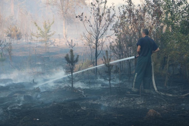 Спасатели Киева ликвидировали масштабный пожар на Броварском проспекте (фото, видео)
