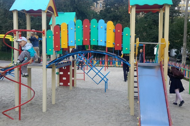 В Киеве монополизировали рынок детских и спортивных площадок