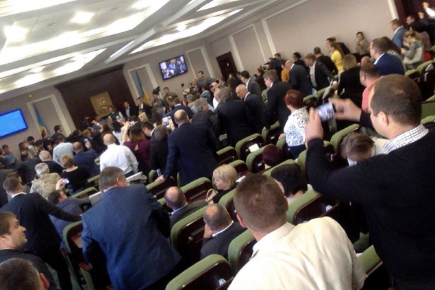Сессия Киевоблсовета приостановлена из-за драки