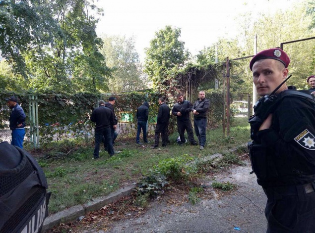 В Киеве пытались захватить спорткомплекс “Восход”, есть раненые и задержанные (фото)