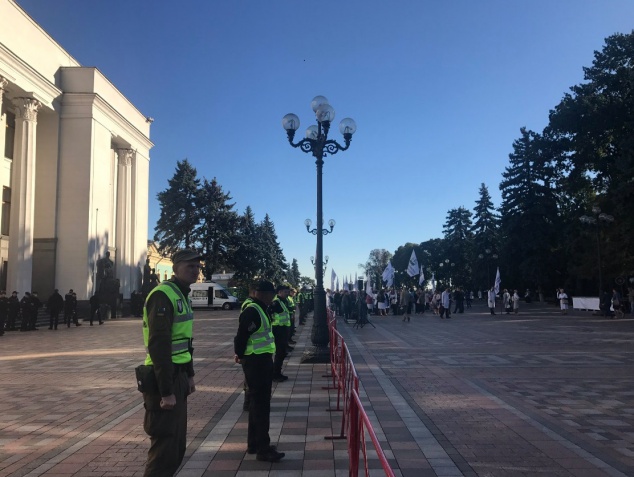 Улицу Грушевского в столице перекрыли из-за митинга медиков (фото)