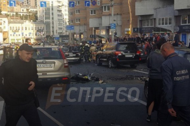В центре Киева взорвался автомобиль (фото, видео)