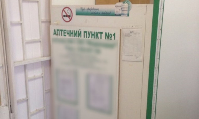 В центре Киева частный аптекарь торговал подконтрольными таблетками без рецепта (фото)