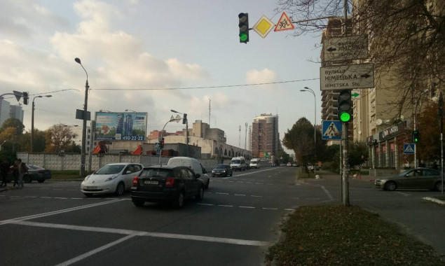 В режиме “зеленой волны” наладили светофоры еще одной улицы Киева