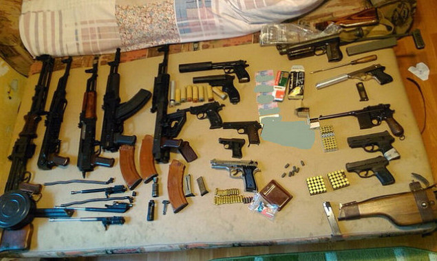 В Киеве и области “накрыли” сеть по продаже оружия (фото)