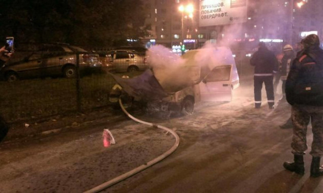 В Киеве всю ночь горели автомобили ( фото)