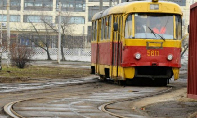 Трамвай № 8 в Киеве не будет ездить почти месяц из-за ремонта переезда на ул. Тростянецкой (схемы)