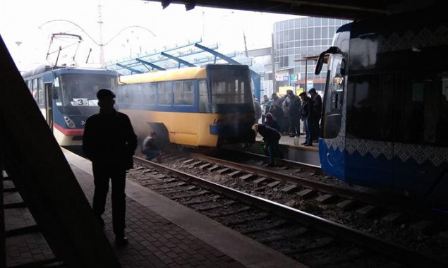 Движение Борщаговской линии скоростного трамвая из-за ЧП было остановлено в час-пик (фото)