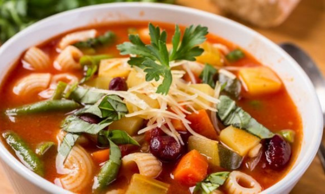 В двух столичных школах вместо супа начали готовить итальянский минестроне