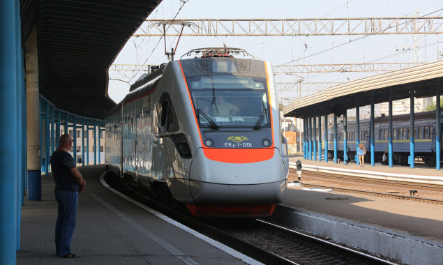 “Укрзализныця” запускает из Киева в Запорожье поезд из новых вагонов-трансформеров