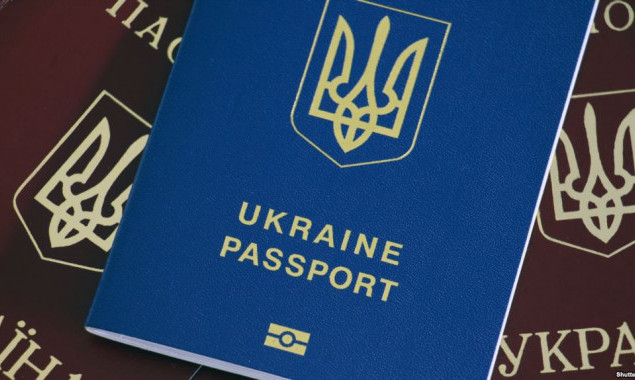 За изготовление и сбыт фальшивых паспортов на Киевщине задержаны три человека