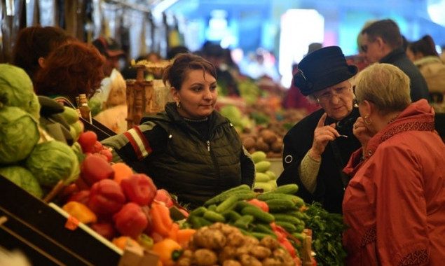 На ярмарках Киева выявили просроченные продукты