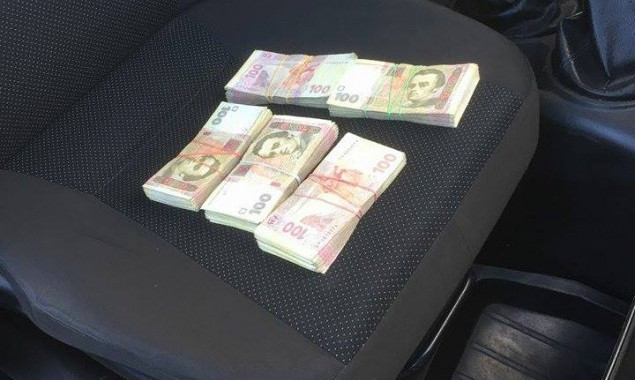 На Киевщине глава сельсовета поймана на взятке депутату в 50 тысяч гривен