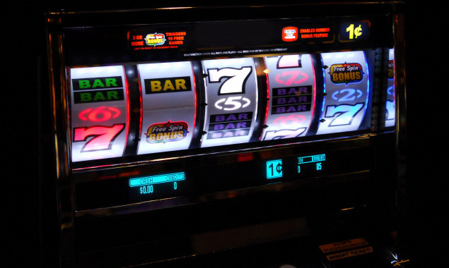 Игровые автоматы на столичных Осокорках замаскировали под терминалы пополнения (фото)