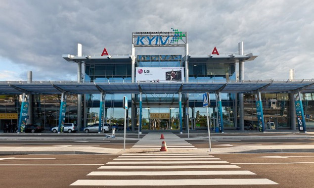 В аэропорту “Киев” (Жуляны) строят новую площадку для самолетов