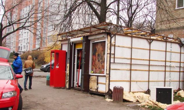 “Киевблагоустройство” демонтировало МАФ за продажу алкоголя