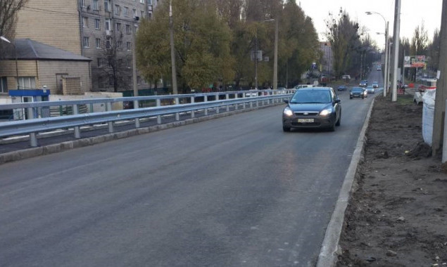 В Киеве открыли для транспорта путепровод на пересечении проспекта Комарова и бульвара Вацлава Гавела
