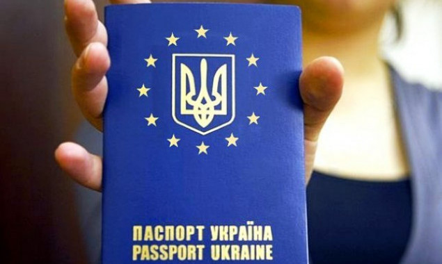 С начала года в Киеве подано более 400 тыс. заявок на биометрический паспорт