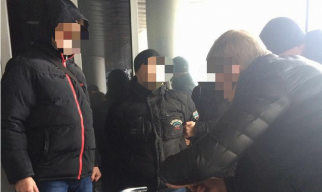 Киевский таможенник задержан на взятке (фото)