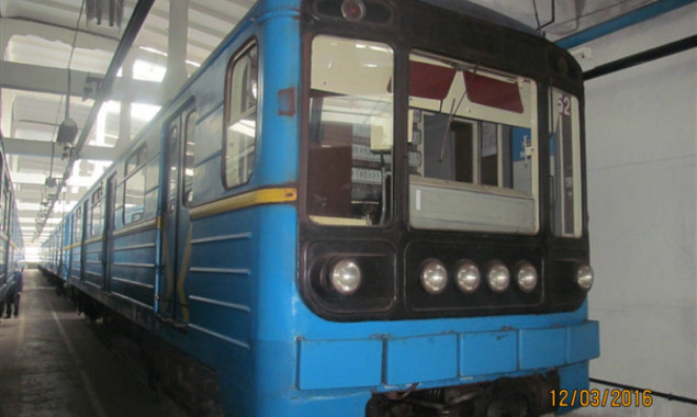 Киевский метрополитен продал на аукционе два старых вагона