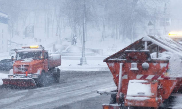 В КГГА просят водителей не выезжать на дороги в ближайшие дни из-за сильных снегопадов