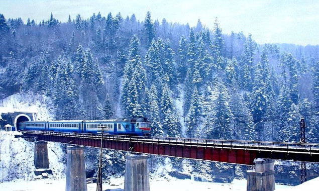 “Укрзализныця” назначила 12 дополнительных поездов на новогодне-рождественские праздники