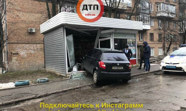 В Киеве нетрезвый водитель сбил ребенка и врезался в МАФ (фото)