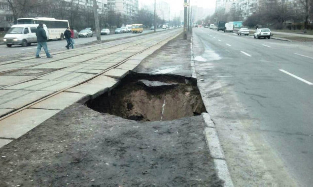 В Киеве произошла авария на Новодарницком канализационном коллекторе