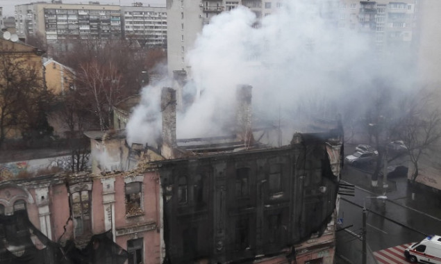 На киевском Подоле опять горело историческое здание (фото)