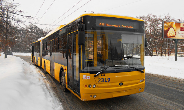 Завтра ярмарки изменят маршрут двух столичных троллейбусов и автобуса (схемы)