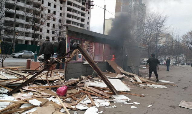 Во время демонтажа МАФов в Святошинском районе столицы произошел пожар (фото)