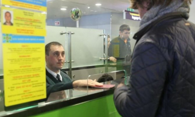 Пограничники в аэропортах Киева выявили иностранцев с поддельными документами
